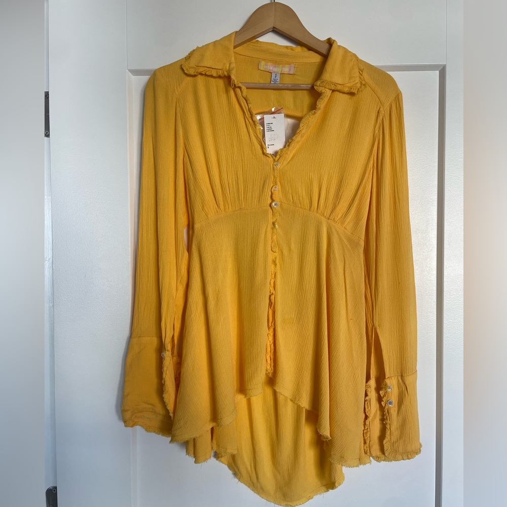 Urban Outfitters Yellow Button Down with Open Back Peep Hole. Women’s S.